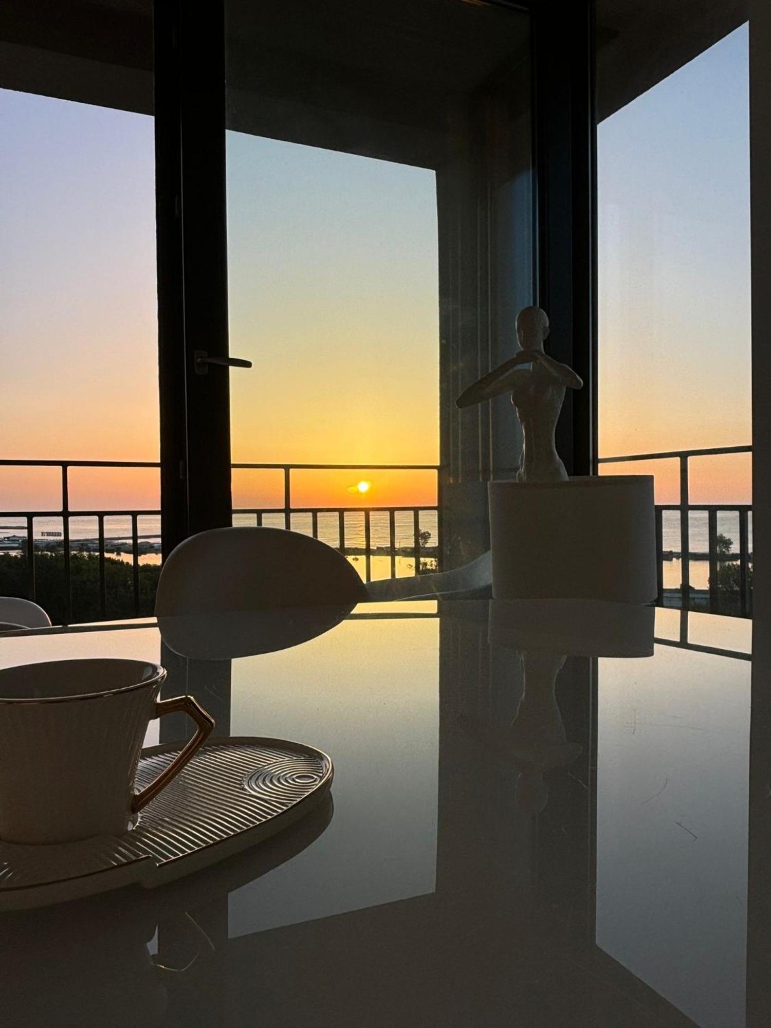 Donna Alba Seaview Penthouse, Casa Ta De Pe Plaja Apartment Нептун Екстериор снимка