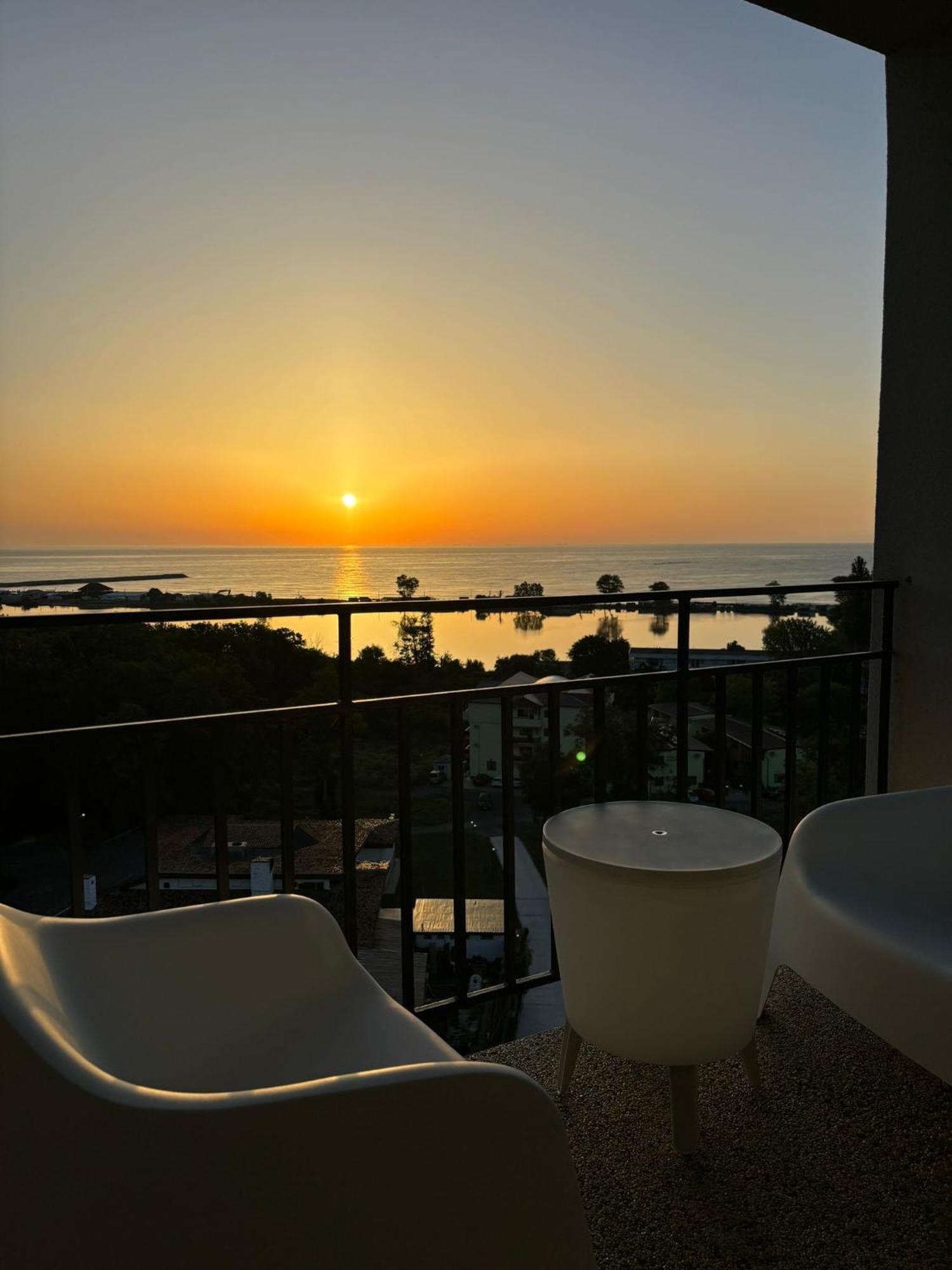 Donna Alba Seaview Penthouse, Casa Ta De Pe Plaja Apartment Нептун Екстериор снимка