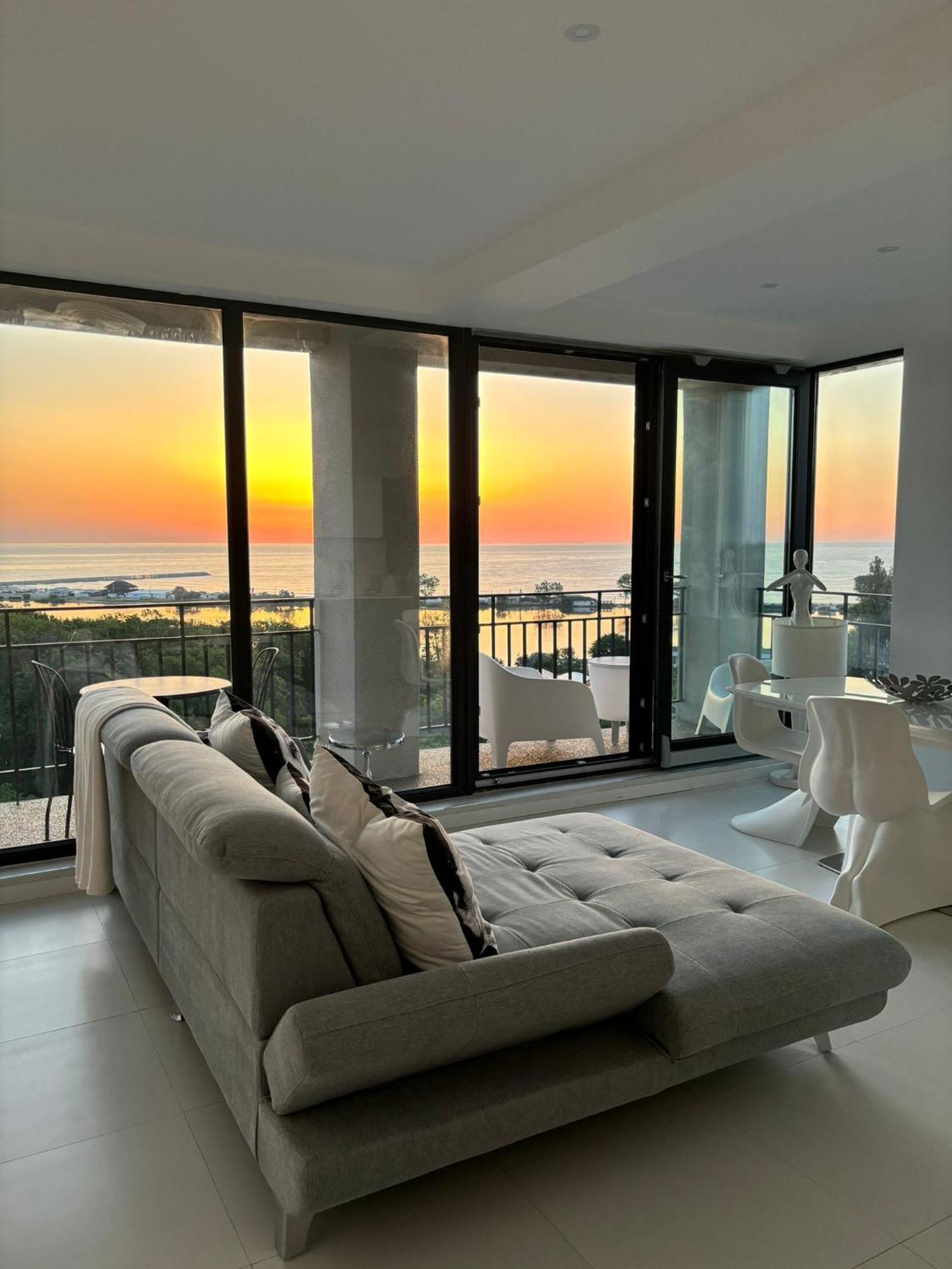 Donna Alba Seaview Penthouse, Casa Ta De Pe Plaja Apartment Нептун Екстериор снимка